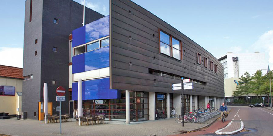 Feijn in de bibliotheek van Almelo